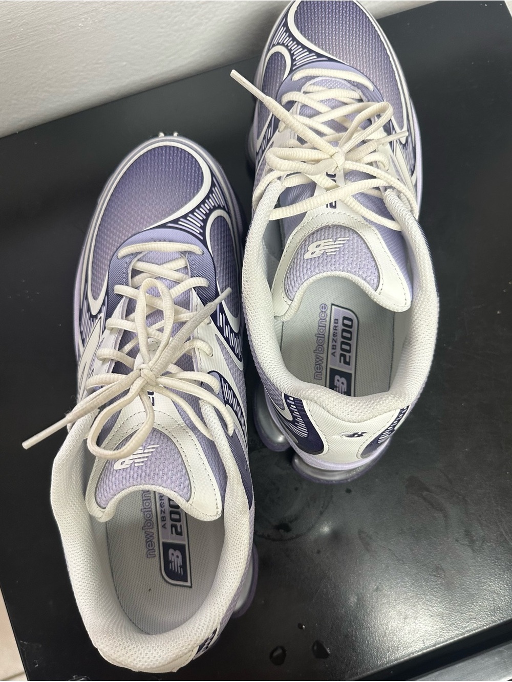 New Balance Unisex 2000 Lavender and White Athletic Sneakers